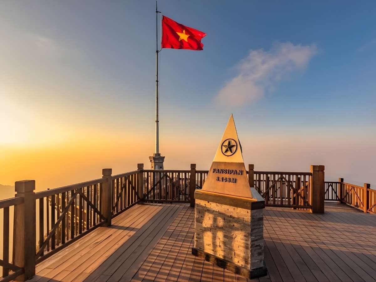 Tham gia lịch trình Sa Pa – Y Tý du khách có thể ghé thăm Sun World Fansipan Legend.