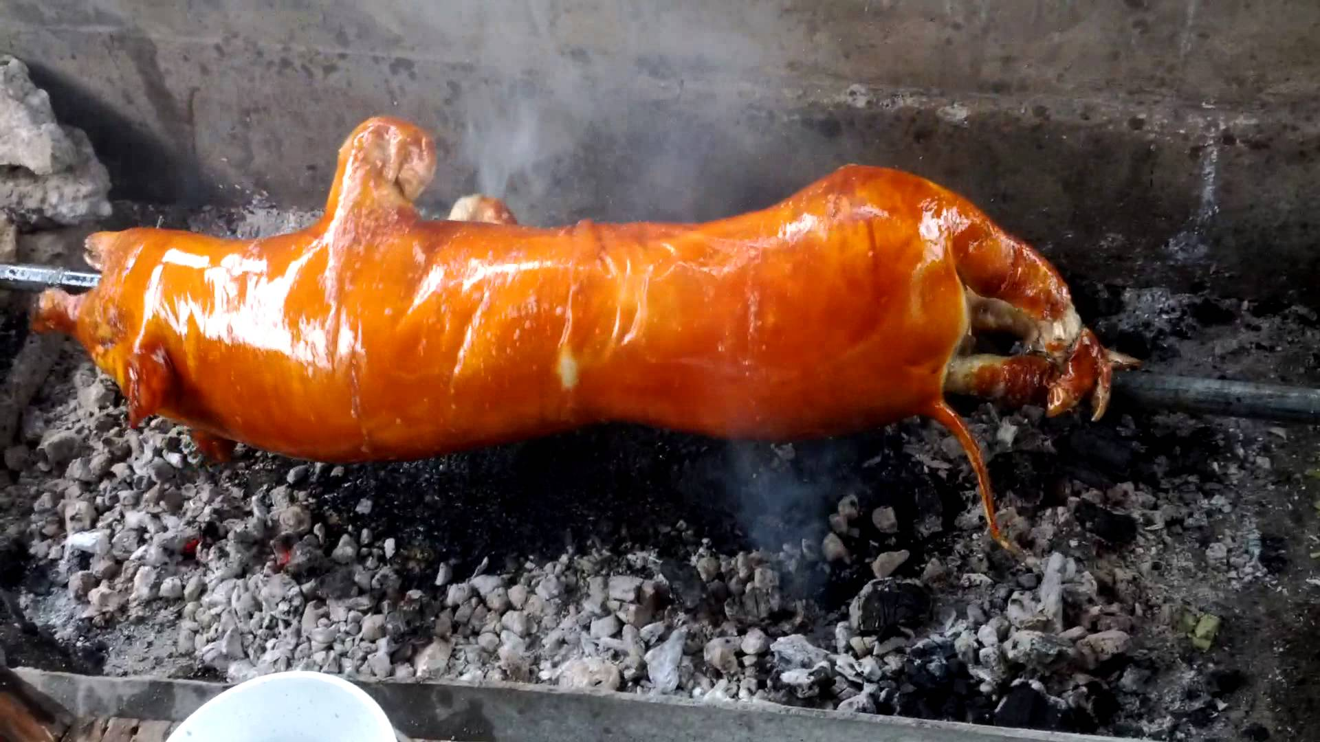 Du khách nên tham khảo kỹ lưỡng người dân địa phương khi mua thịt lợn cắp nách