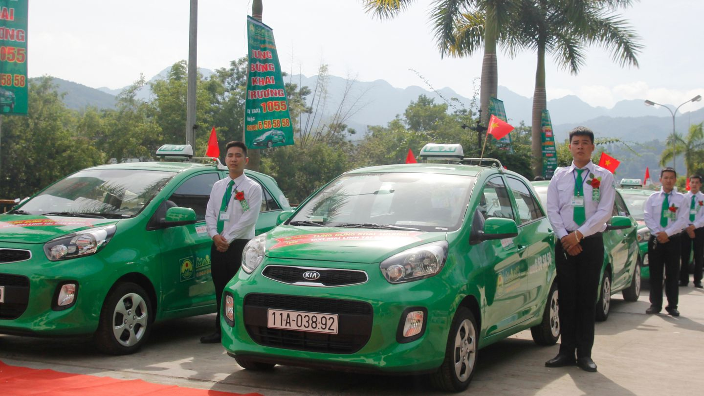 Du khách nên lựa chọn các hãng xe taxi uy tín để đảm bảo an toàn khi đi lại
