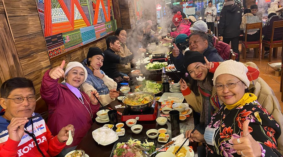 Nhà hàng Viet Deli nổi tiếng với nhiều du khách nước ngoài 