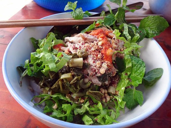 Phở chua là món ăn sáng nên trải nghiệm khi du lịch Sa Pa