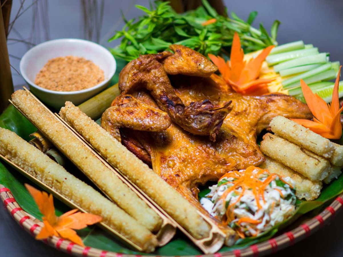 Gà nướng tiêu xanh mang hương vị đậm đà, khó quên. 