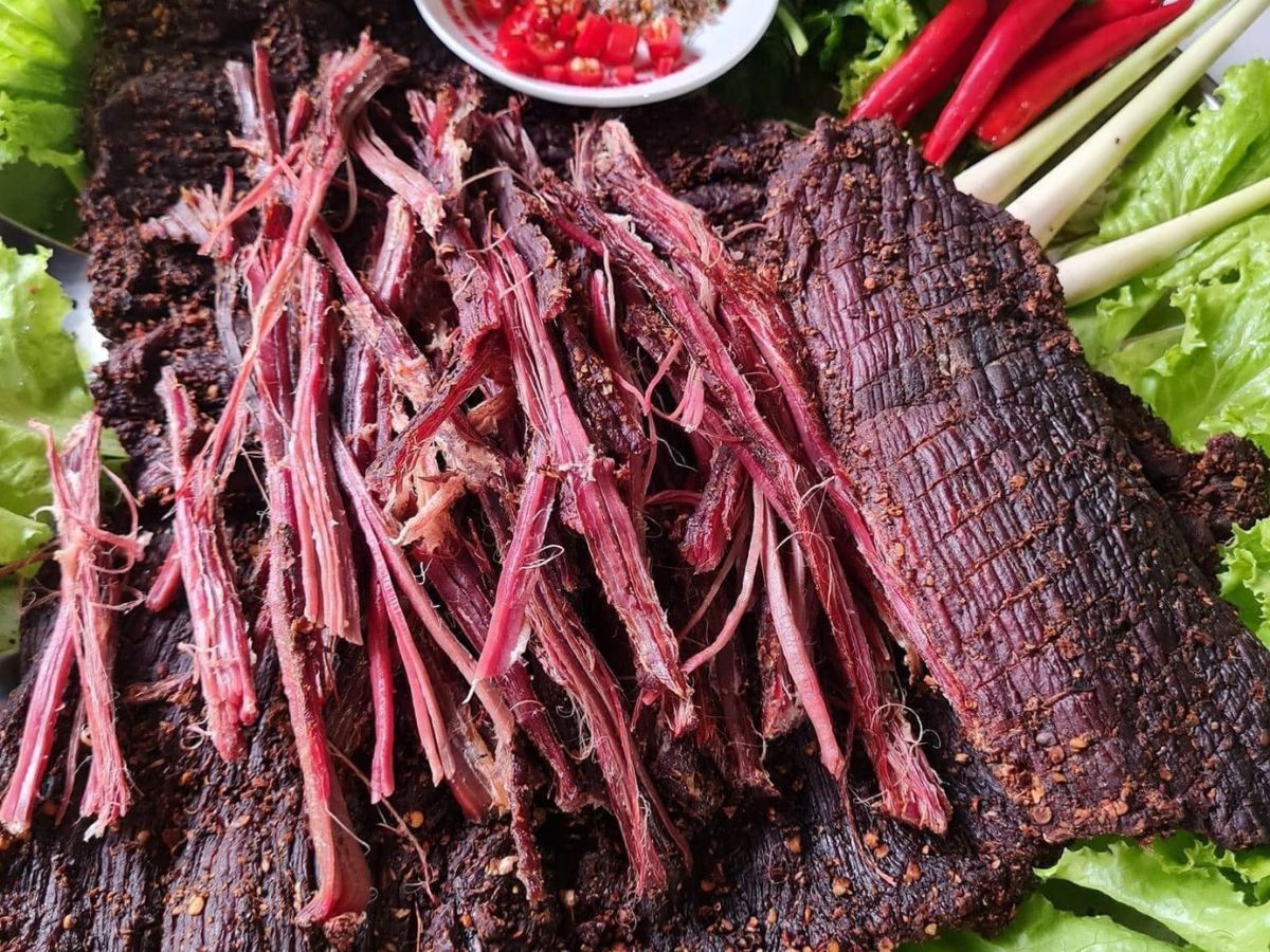 Cách chế biến thủ công giữ trọn nét văn hóa bản địa.