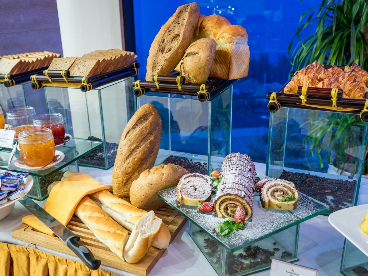 Bữa sáng buffet mang đến trải nghiệm ẩm thực chỉn chu và hấp dẫn.