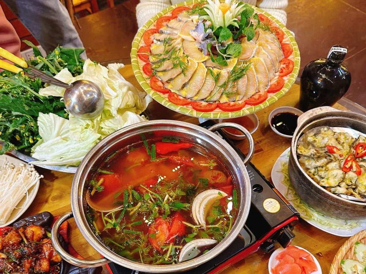 Hương vị lẩu cá tầm càng tròn vị khi thưởng thức giữa không khí se lạnh.