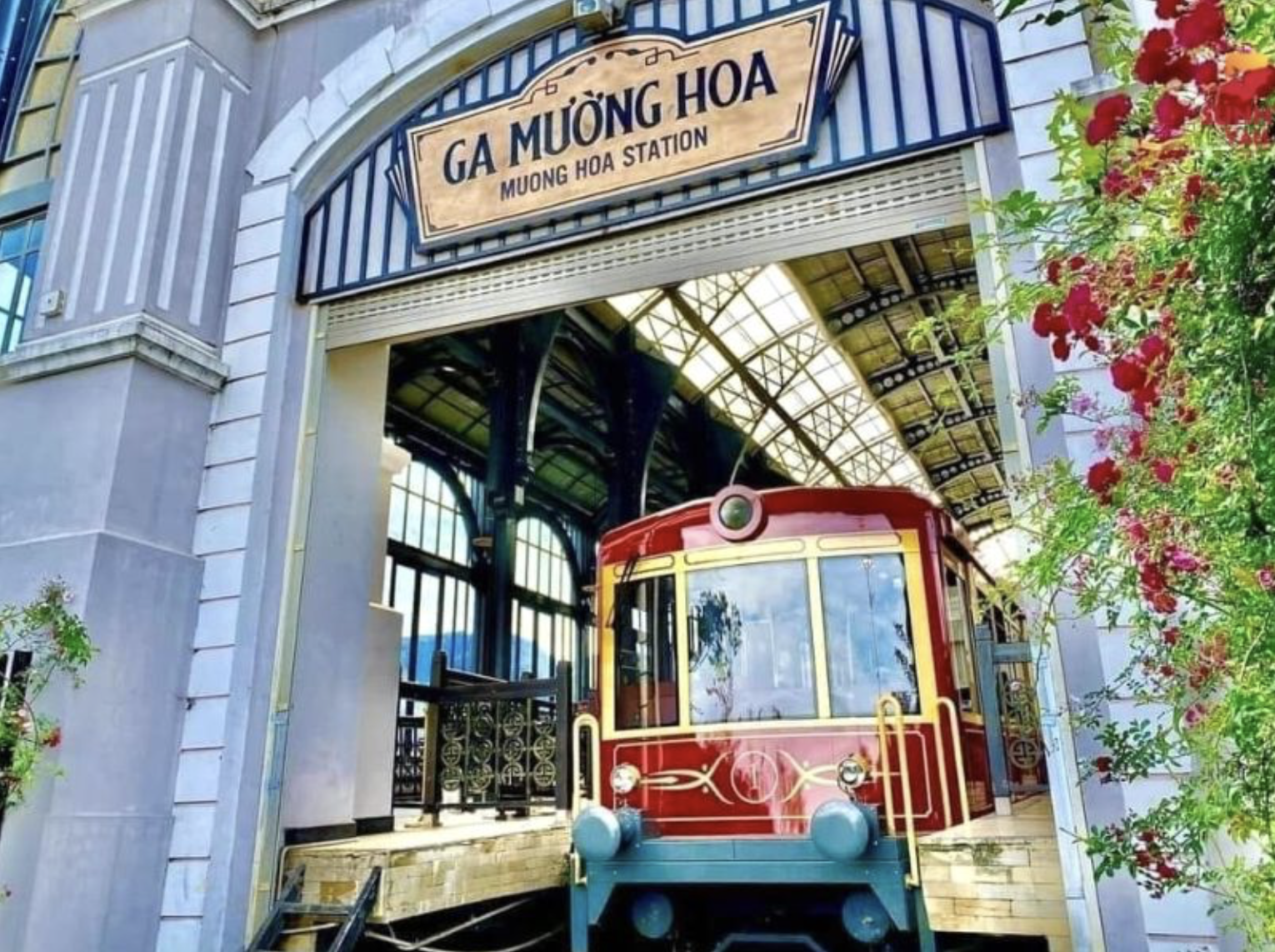 Du khách có thể mua vé ngay tại khu vực Sun Plaza – nơi đặt ga tàu.