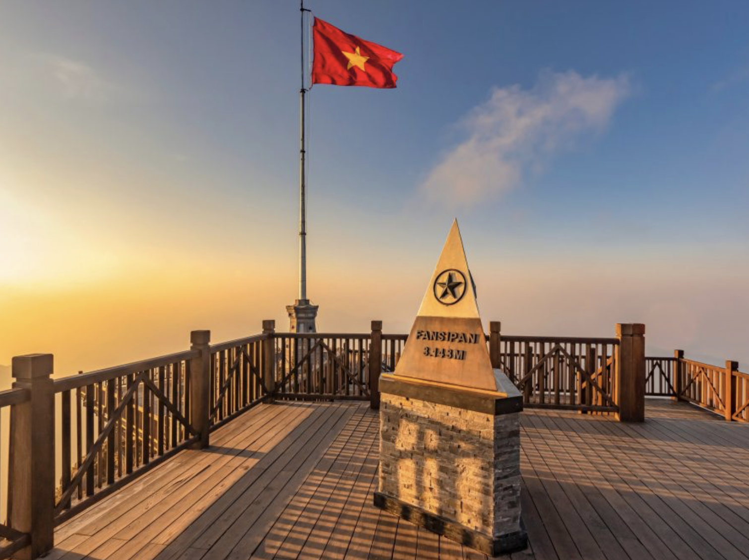 Fansipan còn được gọi là “Hủa Xi Pan”, mang nghĩa “phiến đá khổng lồ chênh vênh”.