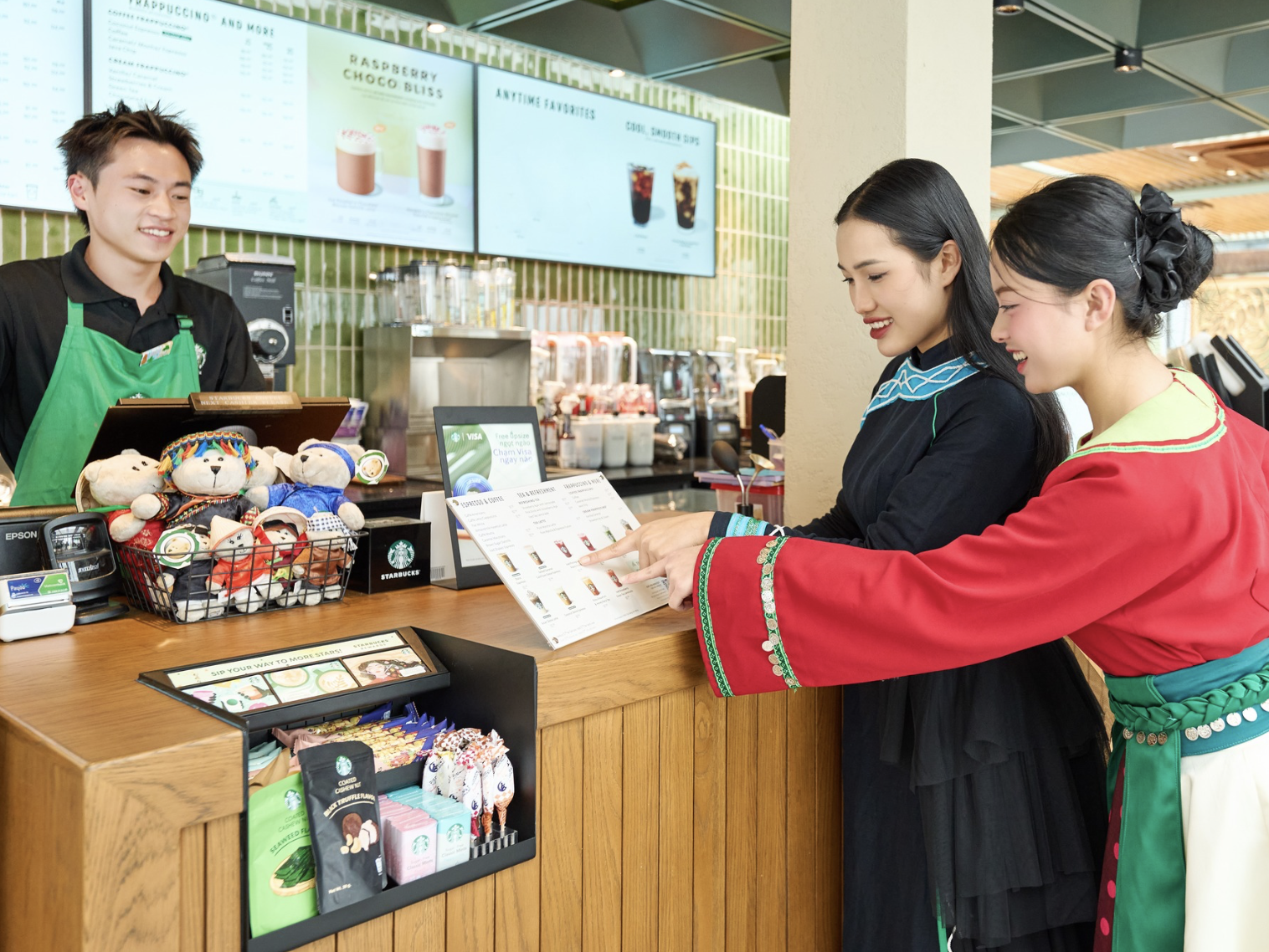 Starbucks Fansipan – cửa hàng cà phê tọa lạc ở độ cao 3.063 m, được xem là cửa hàng Starbucks cao nhất châu Á.