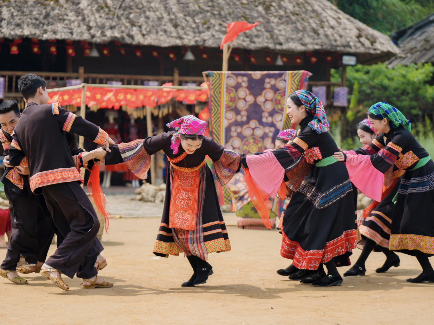 Bản Mây - nơi giới thiệu du khách nét tinh hoa của tín ngưỡng, ẩm thực, nghề và sản phẩm thủ công đặc trưng nhất của dân tộc nơi đây