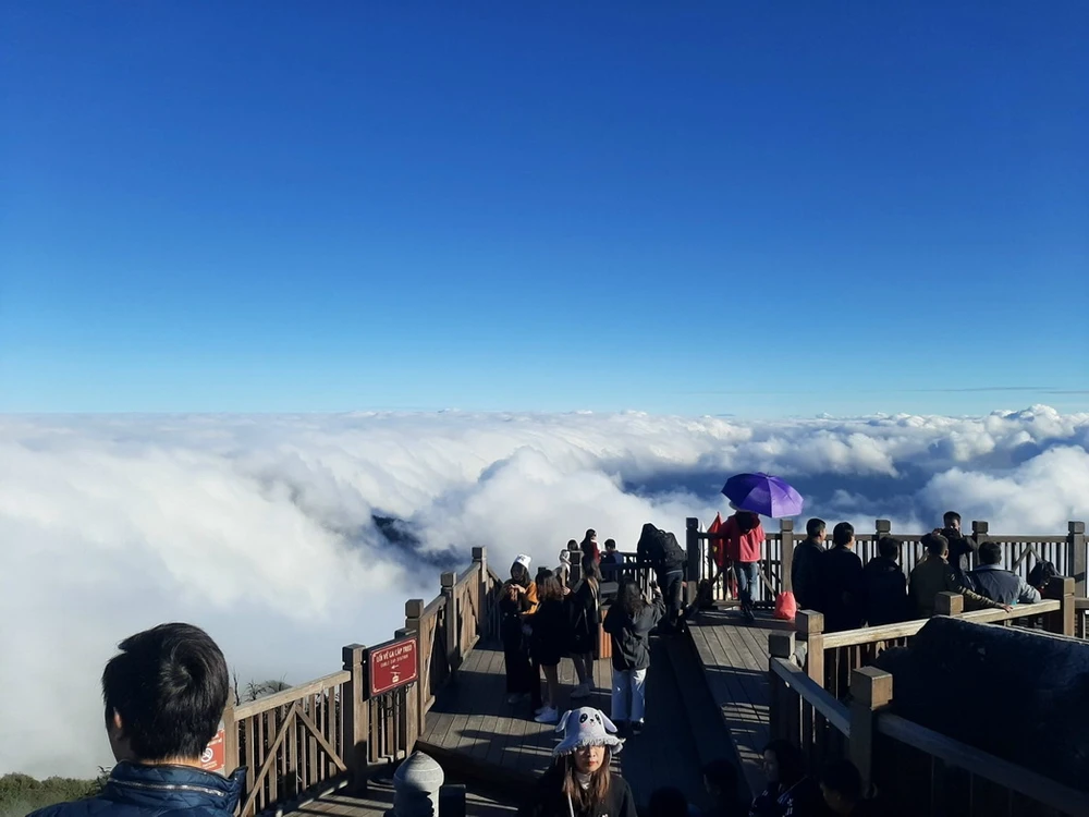 Có nhiều cách để mua vé trải nghiệm Fansipan.
