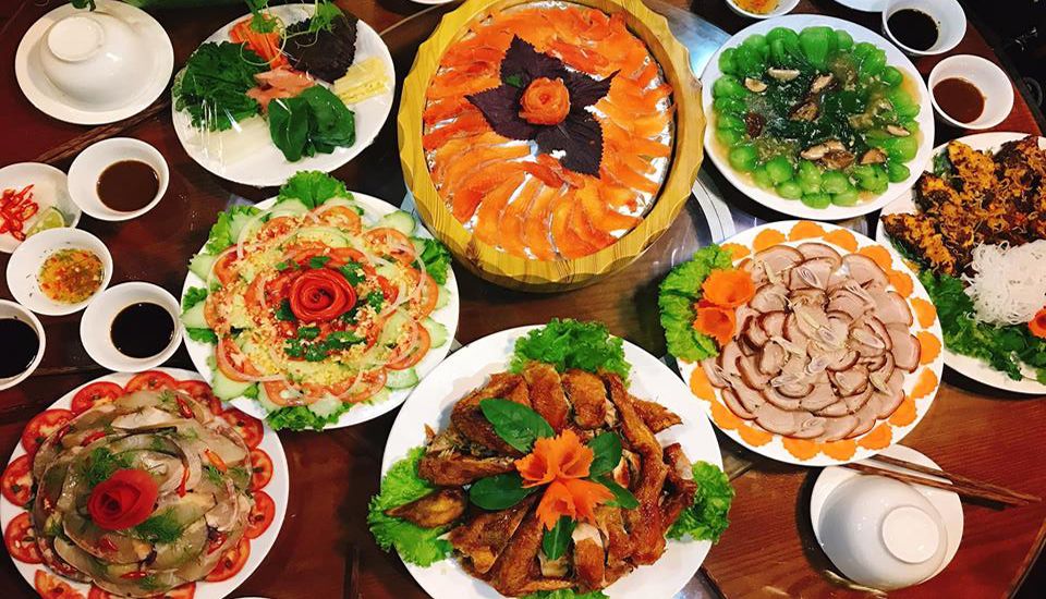Thực đơn tại Sang Mèo Sapa được xây dựng dựa trên các món đặc sản quen thuộc của vùng núi Tây Bắc, sử dụng nguyên liệu tươi ngon, được tuyển chọn kỹ lưỡng từ địa phương.