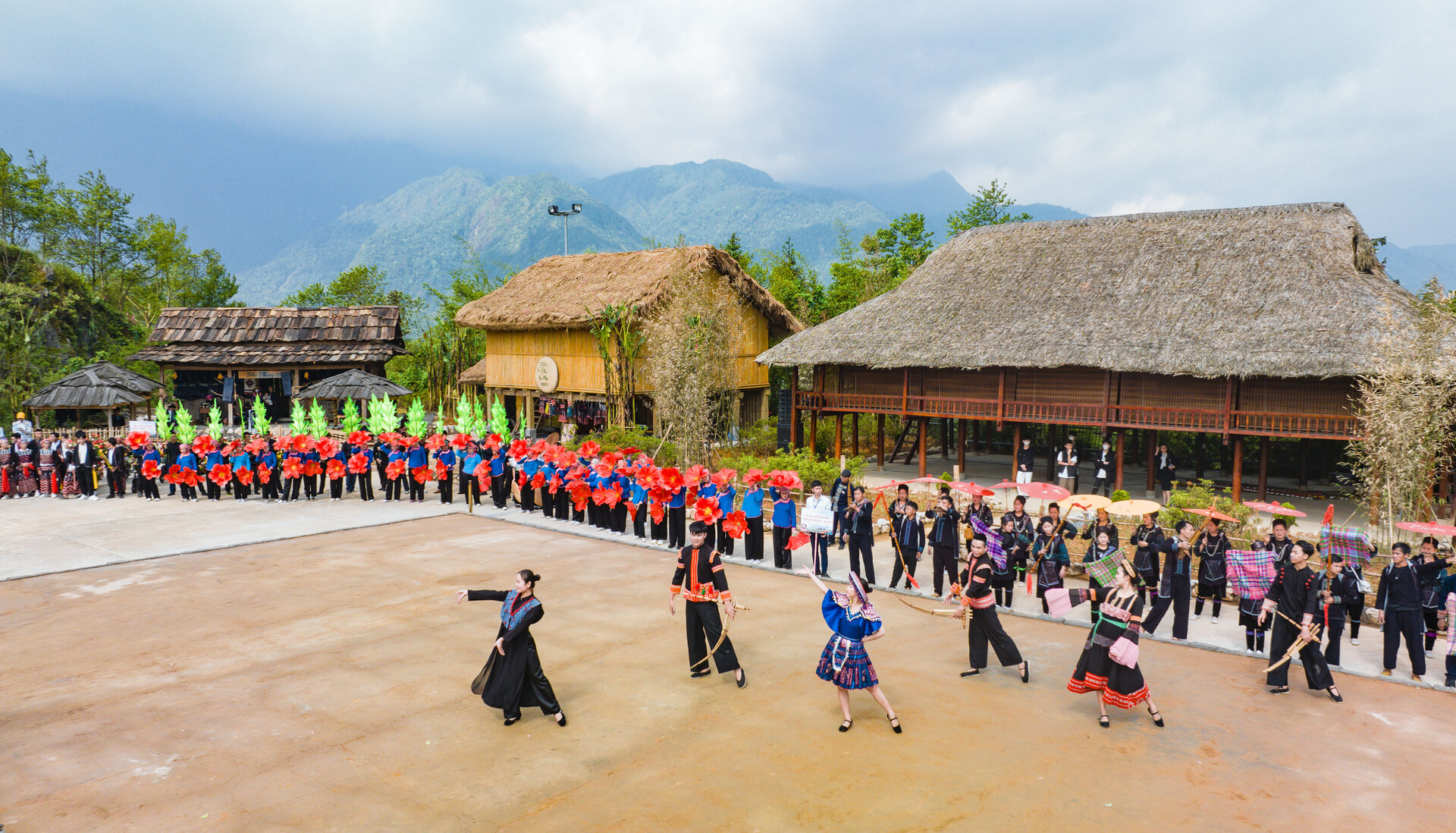 Không khí lễ hội truyền thống đặc sắc tại Bản Mây.&nbsp;