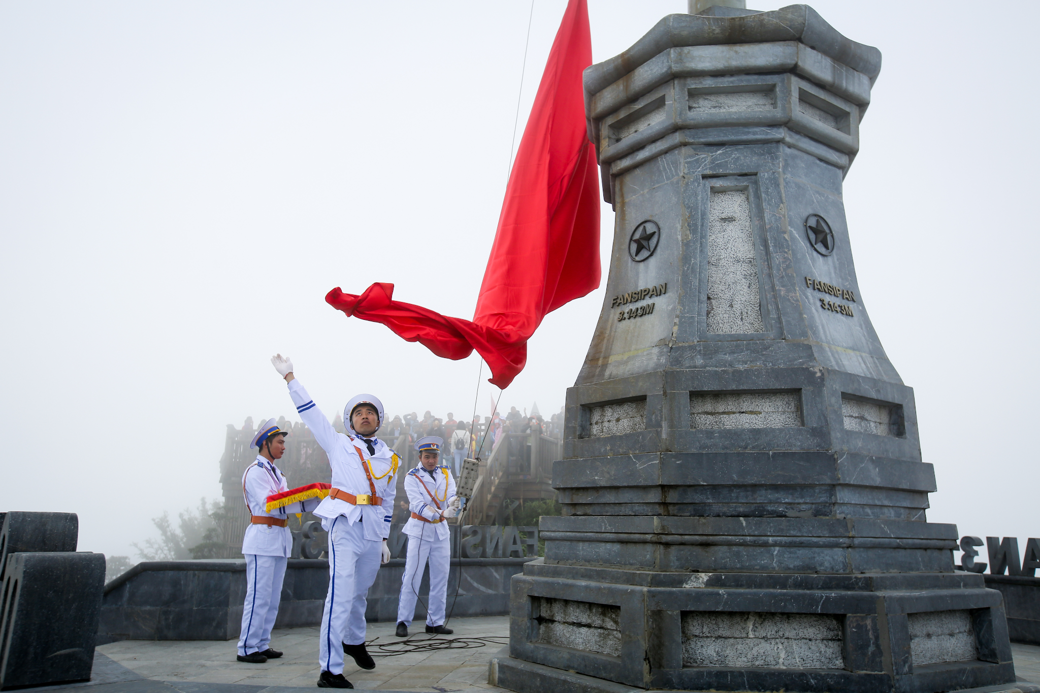 Lễ thượng cờ trên đỉnh Fansipan.&nbsp;